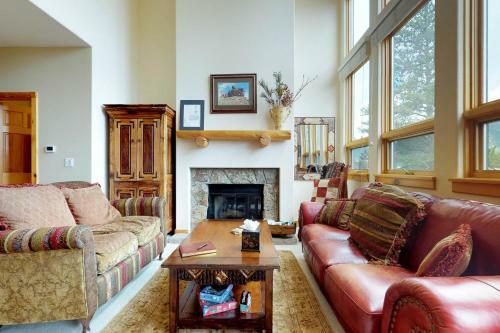 Water Dance Lakeside