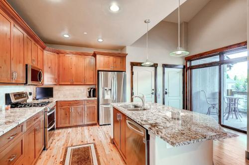 Apartamento 118 Ave 1 Frisco Condo