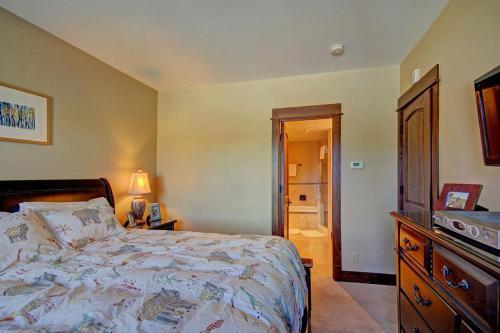 B202 Watertower Place Townhouse