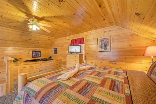 Bearadise, 1 Bedroom, Pool Table, Wifi, Hot Tub, Sleeps 2