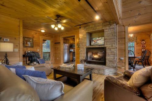 Above It All #446 - Four Bedroom Cabin