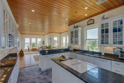 Blue Dolphin Holiday Home #114