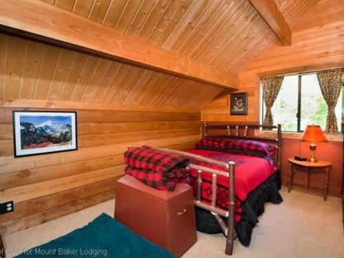 Holiday Home 44mbr Rustic Cabin With A Hot Tub
