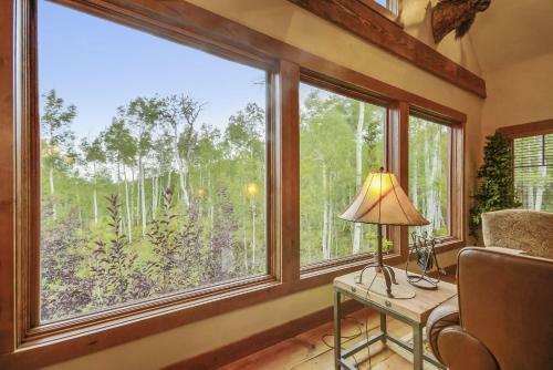 Home In Aspen Forest