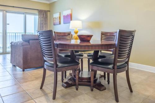 Apartamento Crystal Tower Unit 1207