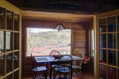 Hilltop Hideaway Cabin