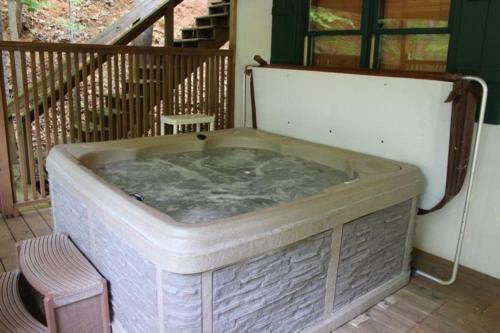 Bear Footin Cabin