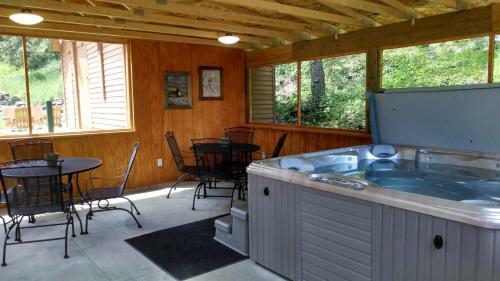 Trails End Cabins & Motel