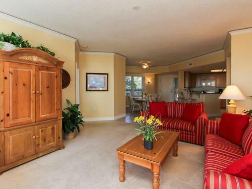 Villa 3206 Windsor Court South