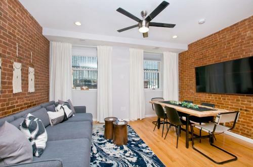 Boho-chic Three Bedroom Apartment Minutes To Nyc