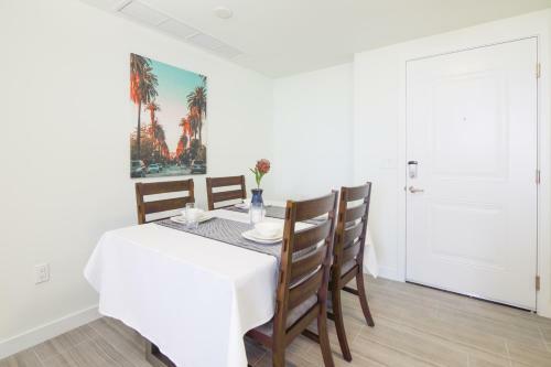 Luxury 2 Bedroom Apartments With Balcony