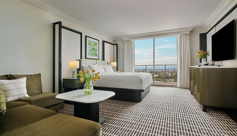 Hotel Island Newport Beach