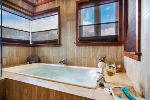 Kahala Alii (5br)