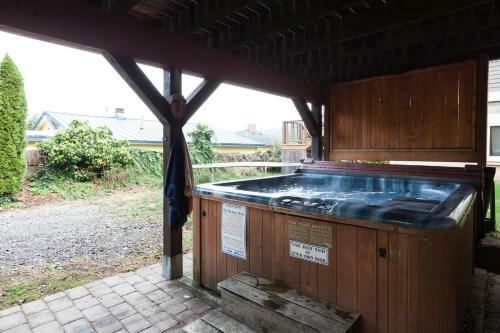 River Delivered-rvr/mt Vw-4br/2b