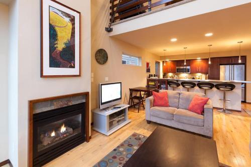 Alexanders-rvr/mt Vw-ac-3br/3b