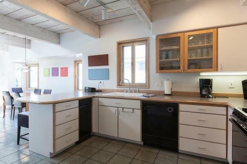 Riverdell-river/mt Vw-ac-2br/2b