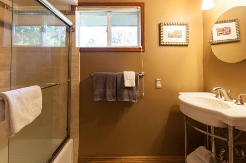 Panorama-rvr/mtn Vw-4br/3ba