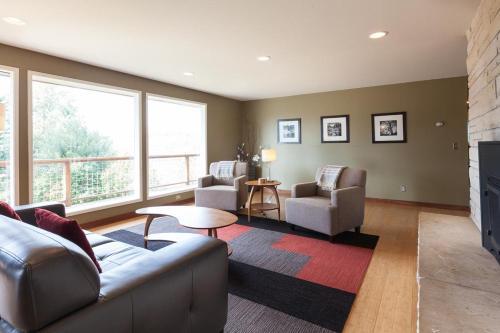 Panorama-rvr/mtn Vw-4br/3ba