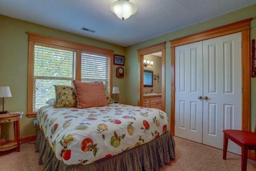 Wanderlust At Hood River