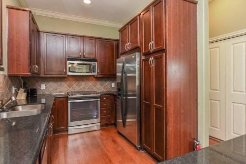 Apartamento Centrally Located(eado) Condo W/balcony- Sleeps 12