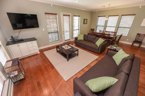 Apartamento Centrally Located(eado) Condo W/balcony- Sleeps 12