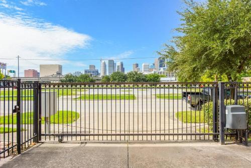 Apartamento Centrally Located(eado) Condo W/balcony- Sleeps 12