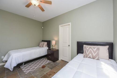 Apartamento Centrally Located(eado) Condo W/balcony- Sleeps 12