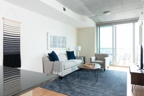 Downtown Housky One-bedroom 1613