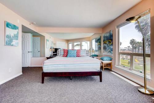 Imperial Beach Club 207