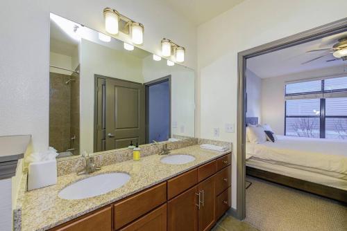 Apartamento Waterfront, 2bed, 2bath Downtown | Pool And Gym Access