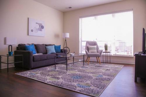 Apartamento Luxe & Modern Downtown 1br W/ Balcony Near Dining