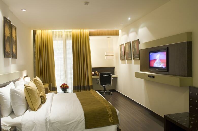Shervani Nehru Palace Hotel