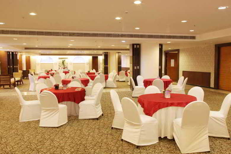 Hotel Mapple Emerald New Delhi