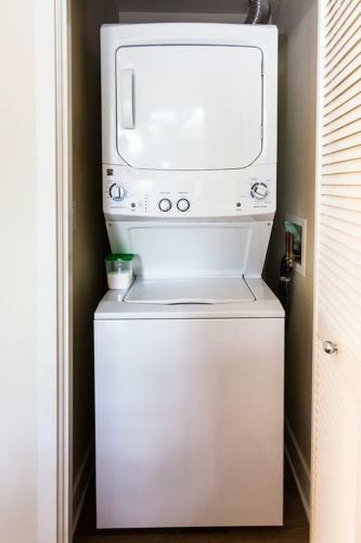 Park Plaza Apartment #876088 Apts