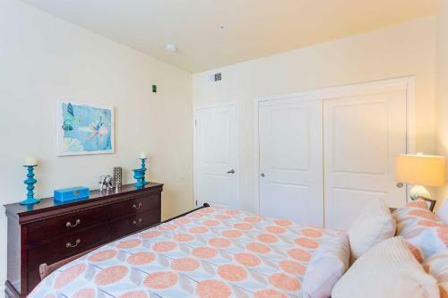 Homey 2 Br Apartment With Pool View