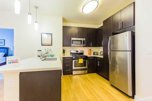 Homey 2 Br Apartment With Pool View