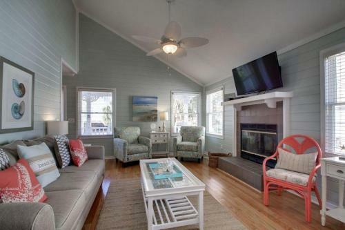 55 Pelican Bay