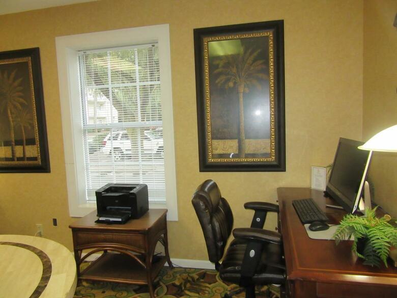 Park Lane Hotel & Suites