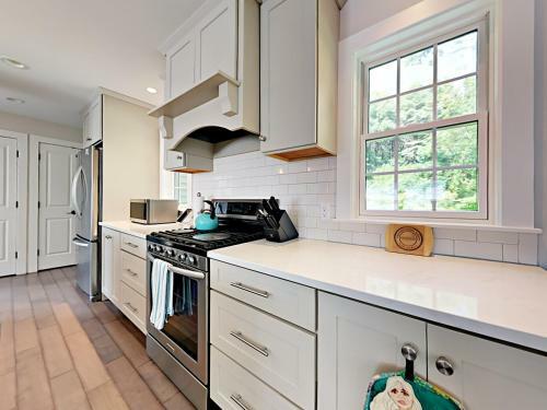 2 Woodlawn Ave House