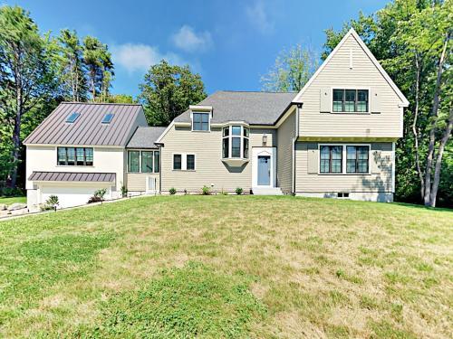 2 Woodlawn Ave House