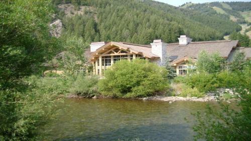 Sun Valley Condo 102
