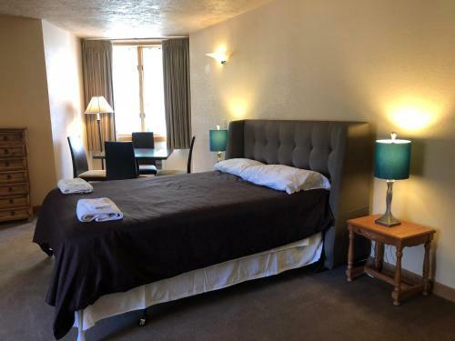 Hot Water Inn & Hostel