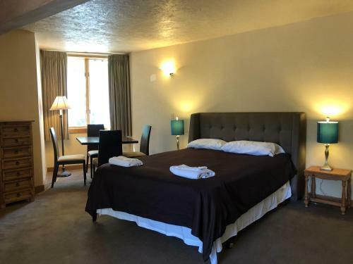 Hot Water Inn & Hostel
