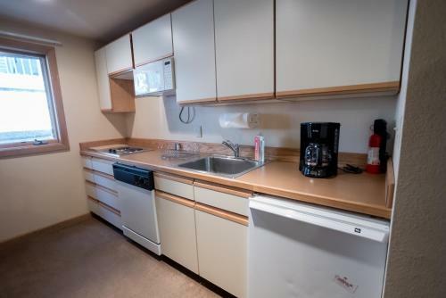 Hot Water Inn & Hostel