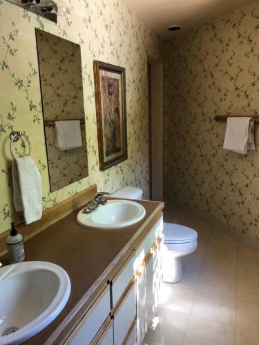 Hot Water Inn & Hostel