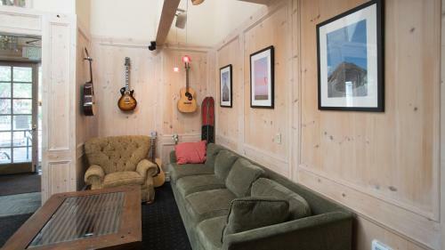 Hot Water Inn & Hostel