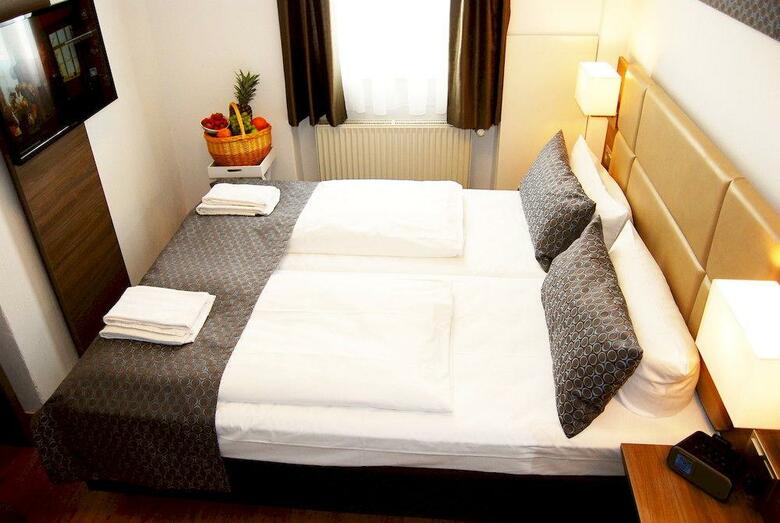 Dom Hotel Am R�merbrunnen