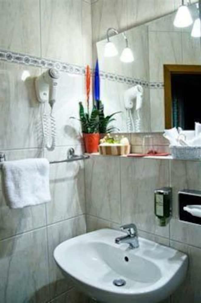 Dom Hotel Am R�merbrunnen