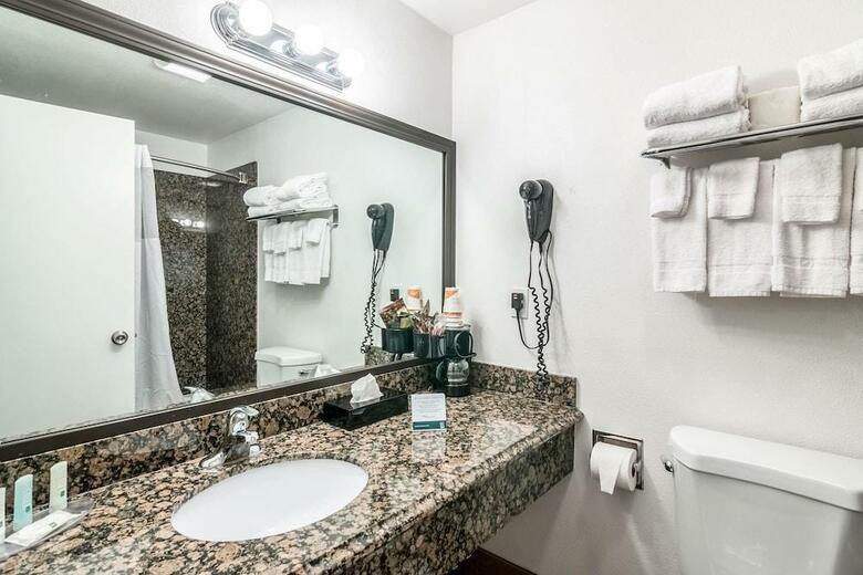 Hotel Quality Inn & Suites