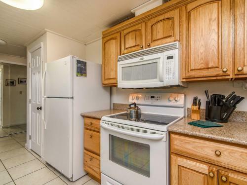 Apartamento 9200 Brockway Springs Dr Condo Unit 70